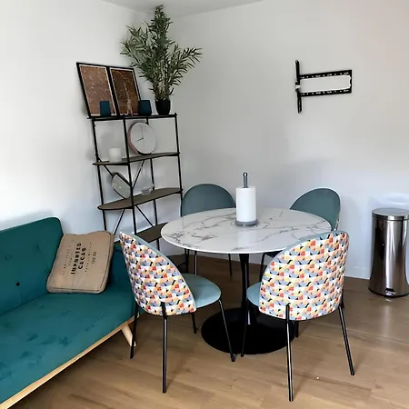 2br 2 Bathroom Geneva Tram 17 *