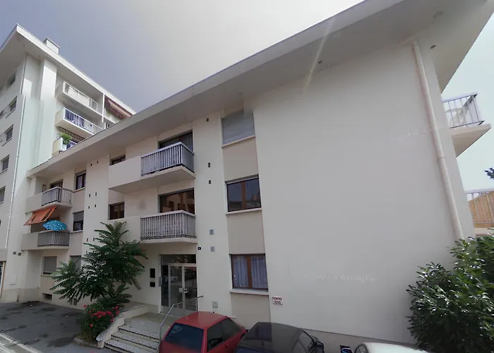 2br 2 Bathroom Geneva Tram 17 Daire